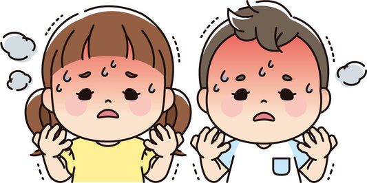 暑さで体に熱がこもりつらそうにしている女性の写真
